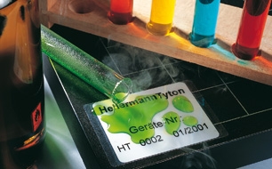 Sistemas de Identificación con alta resistencia al agua, alcohol, aceites y disolventes.