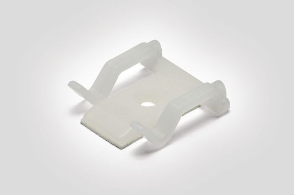 Clips para sujetar tubos, cables y conductos