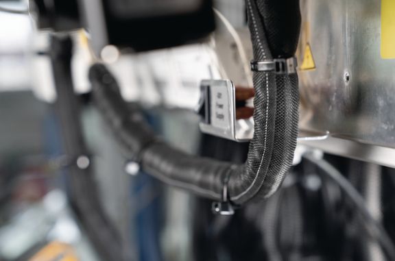 Funda de poliéster ignífuga de de cierre automático Helagaine Twist-In-FR, de HellermannTyton
