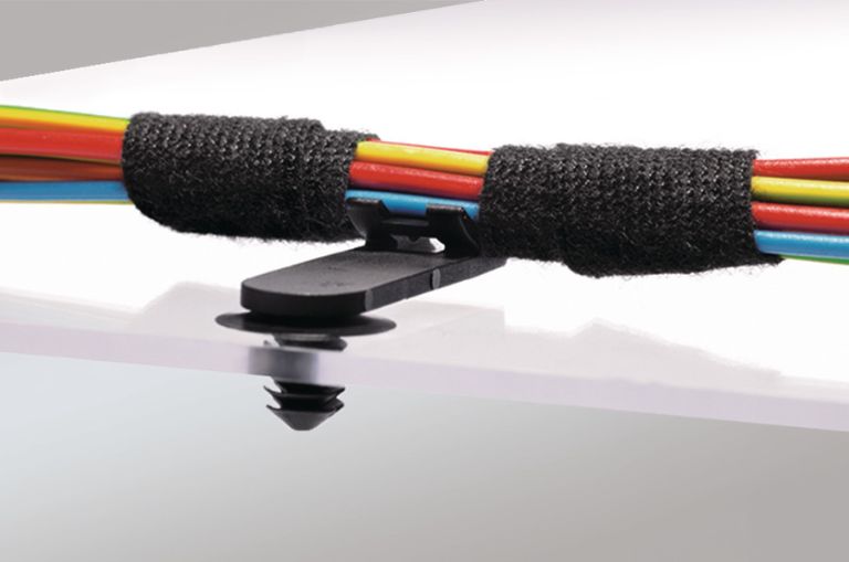 Clips de agrupamiento que proporcionan estabilidad a los mazos de cables y cables largos