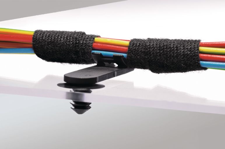 Clips de agrupamiento que proporcionan estabilidad a los mazos de cables y cables largos