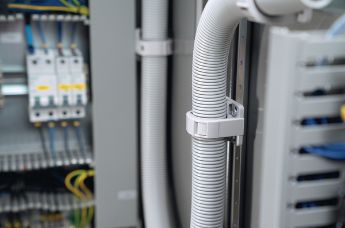 IWS los tubos corrugados se utilizan para enrutar y proteger los cables en los paneles de control, los sistemas de conmutación y la construcción de máquinas