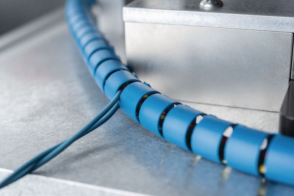 Cinta helicoidal azul detectable para industria alimentaria de HellermannTyton