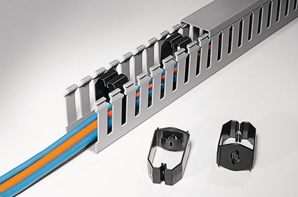 Retenedores para cables para colocar en canaleta para cables HelaDuct de HellermannTyton