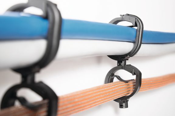 Con el sujetador de cables T50SMVCOC19, el cable enrutado puede moverse en cualquier dirección con un único punto de montaje.