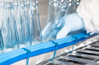 Las bridas detectables de contenido metálico son muy populares en las industrias alimentaria, de bebidas y farmacéutica.