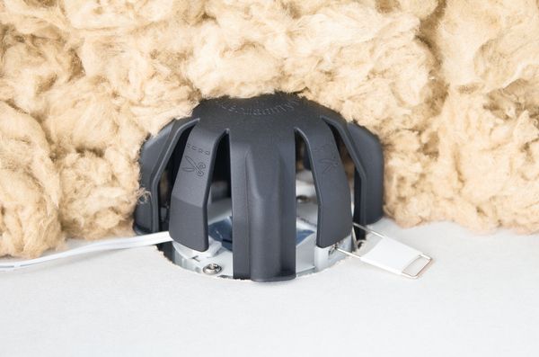 protector de focos empotrables de tamaño reducido SpotClip IV de HellermannTyton