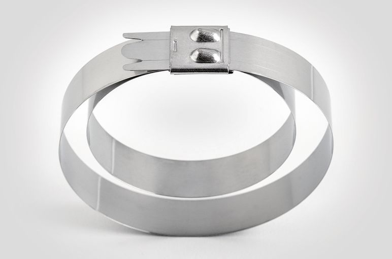 HellermannTyton ofrece diversas bridas de acero inoxidable, especialmente utilizadas en barcos, túneles, minas y en la industria petroquímica.