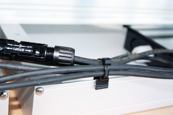 bridas para cables para fijaciones en plantas solares de HellermannTyton