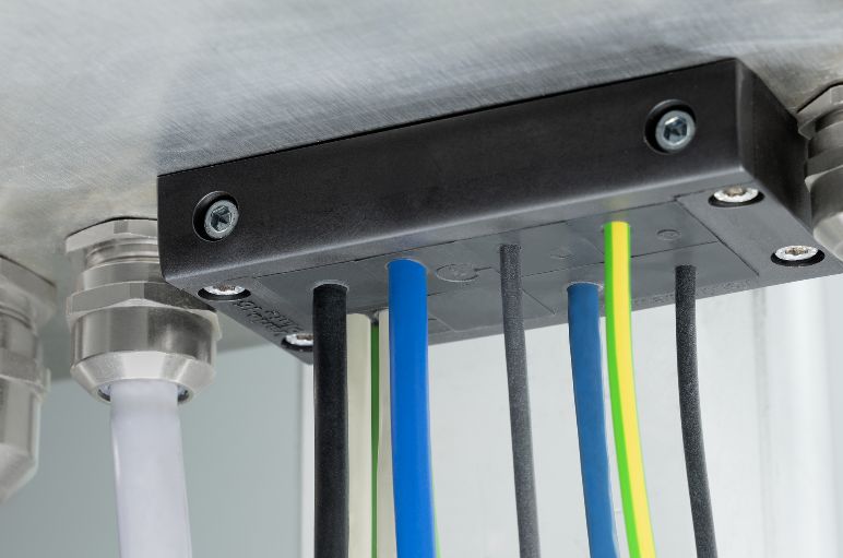 Placa de entrada de cables Sistema VarioPlate con enchufe ciego para futuros intercambios y servicios