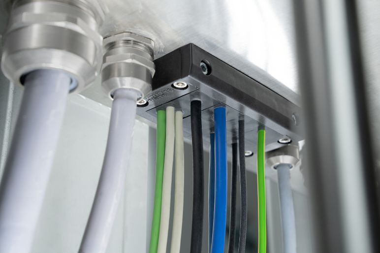 Sistema de entrada de cables VarioPlate para espacios reducidos